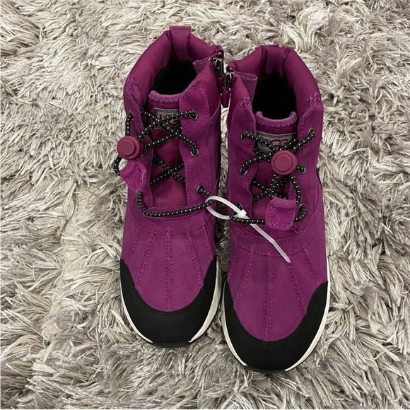 UGG Kids Boots in Purple and Black - Picture 2 of 6